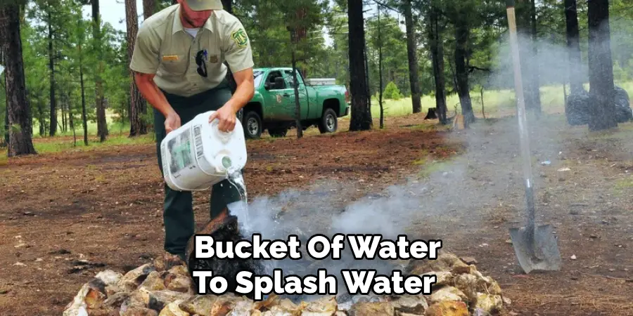  Bucket Of Water To Splash Water