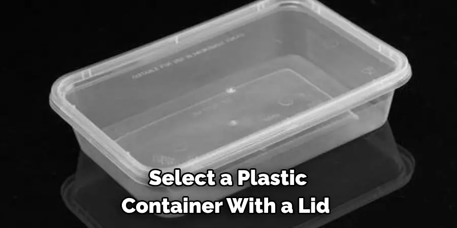 Select a Plastic Container With a Lid