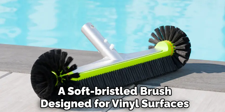 A Soft-bristled Brush
Designed for Vinyl Surfaces