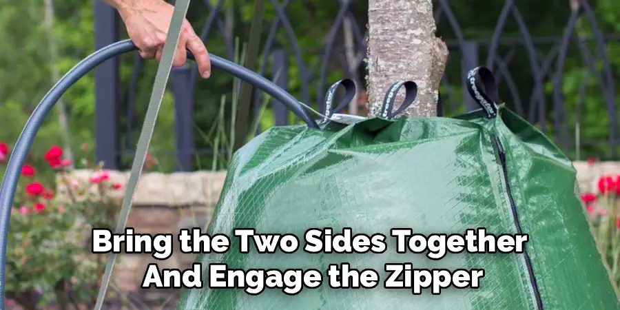 Bring the Two Sides Together 
And Engage the Zipper