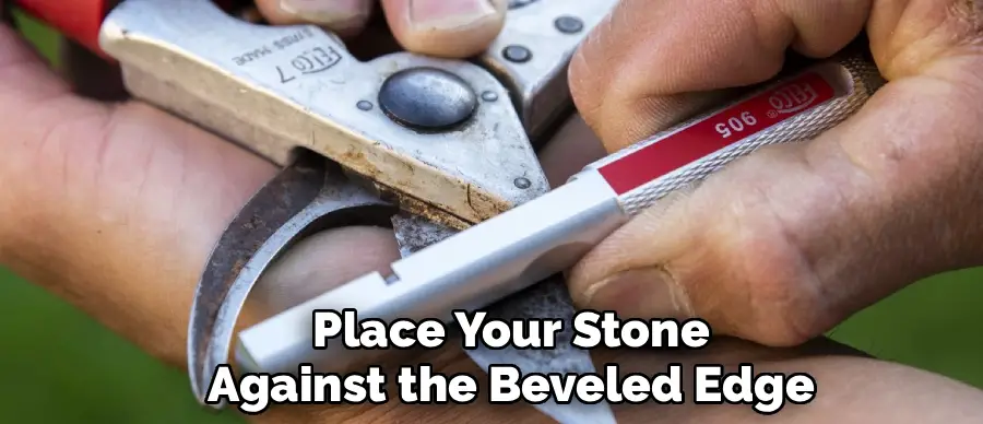 Place Your Stone
Against the Beveled Edge