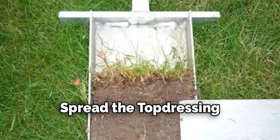 Spread the Topdressing