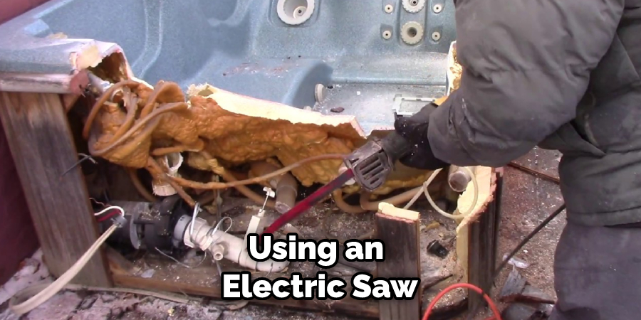 Using an Electric Saw