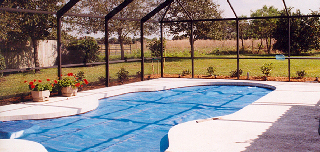 How to Put on a Solar Pool Cover