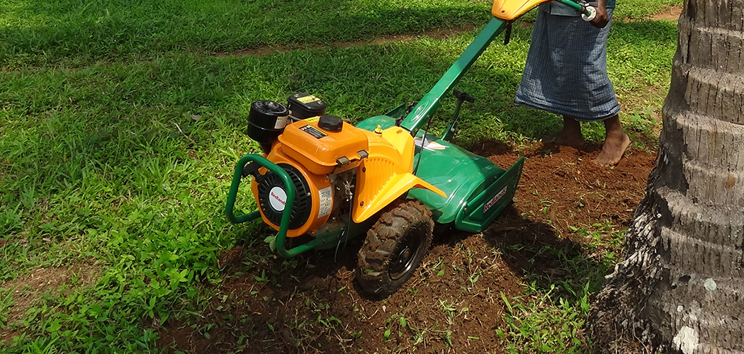 How to Use a Tiller to Level a Yard