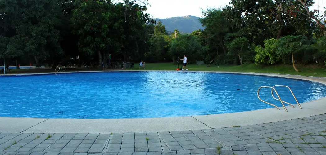 How to Maintain a Fiberglass Pool